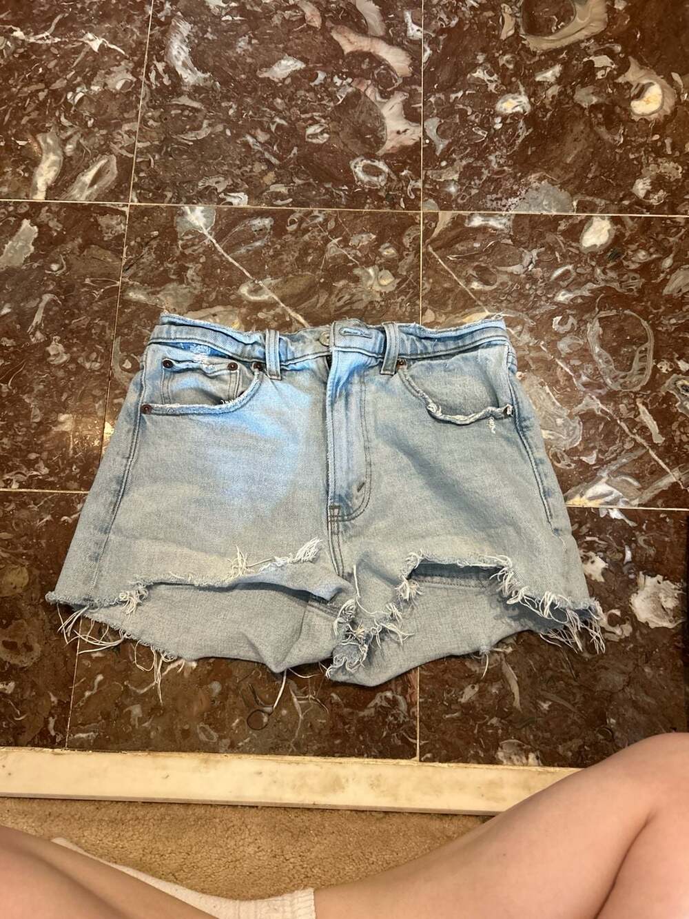 Abercrombie & Fitch The Mom Short High Rise Distressed Denim Shorts Size 26/2